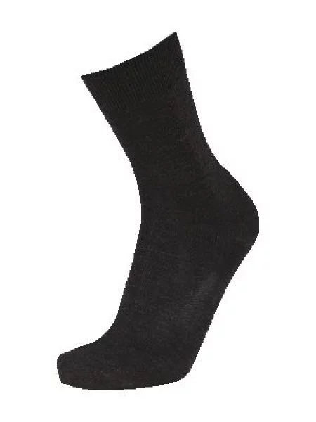 Skarpety z mieszanki żywej wełny model ‘Airport Sock’ Falke