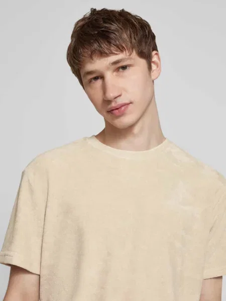 T-shirt z prążkowanym okrągłym dekoltem model ‘HELLAS’ Only & Sons beżowa