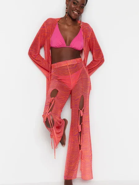 Pantaloni Trendyol cu imagine cu imprimeu animal print roz