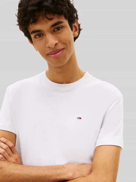 T-shirt o kroju regular fit z czystej bawełny Tommy Jeans