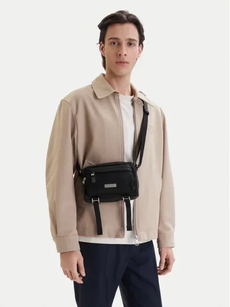Calvin Klein Мъжка чантичка Sleek Utility Camera Bag черен