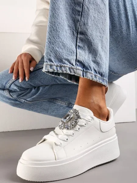Sneakers Albi cu Talpă Groasă și Aplicație Decorativă cu Pietre Danthia alb