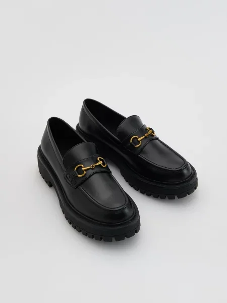 Лоферы Reserved с пряжкой черные