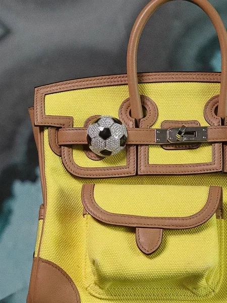 Fotbal pandantiv Ashna Mehta