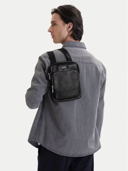 Guess Torbica za okrog pasu HMBOGS črna