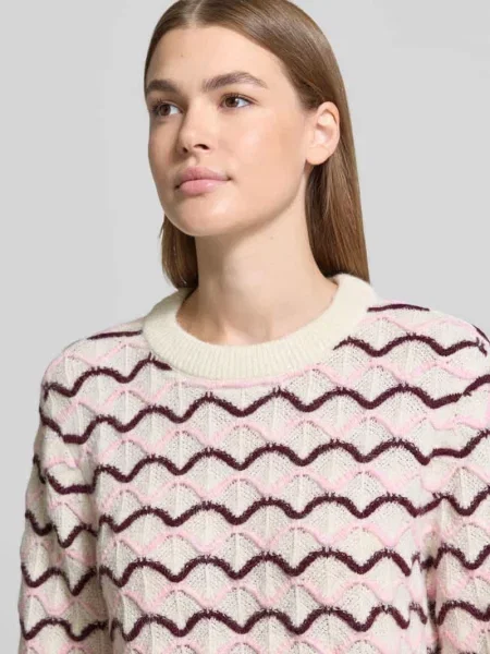 Sweter z dzianiny we wzór na całej powierzchni model GESLY' Y.a.s biały