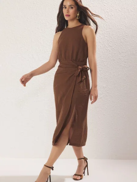 Trendyol Rochie maro