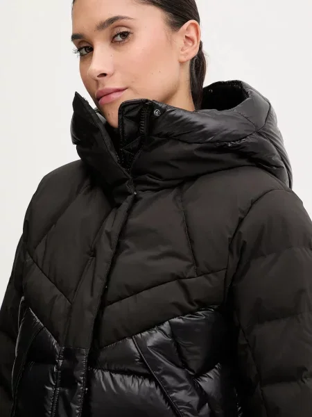 Пуховик Helly Hansen черный