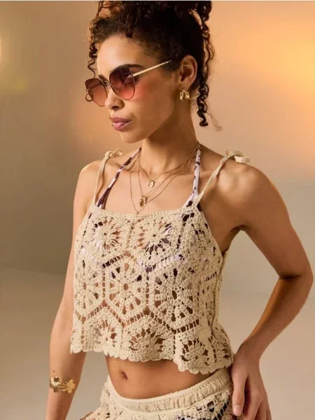 Ажурный кроп-топ бежевий