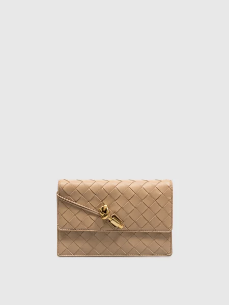 Кожаная сумка через плечо Bottega Veneta бежевая