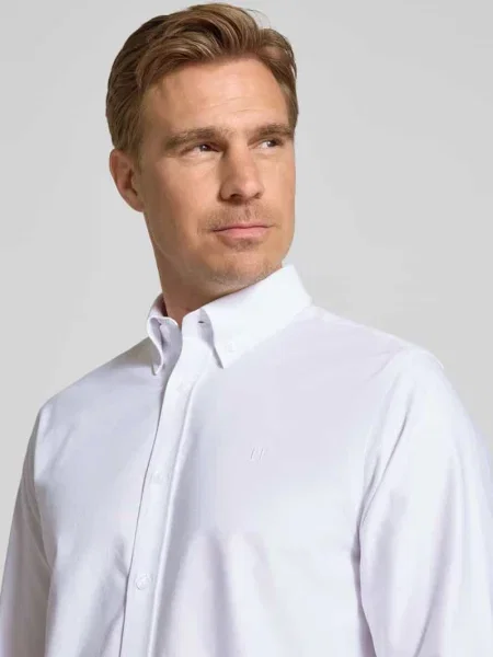 Koszula casualowa o kroju regular fit z kołnierzykiem typu button down model ‘Konrad’ Les Deux biała