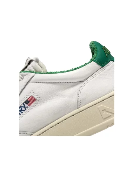 Sneakersy Autry białe