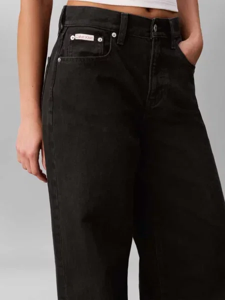 Jeansy w kroju relaxed fit z czystej bawełny z naszywką z logo Calvin Klein Jeans czarne