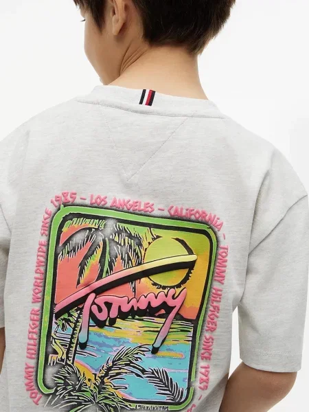 Tommy Hilfiger уголемена тениска за деца от сиво