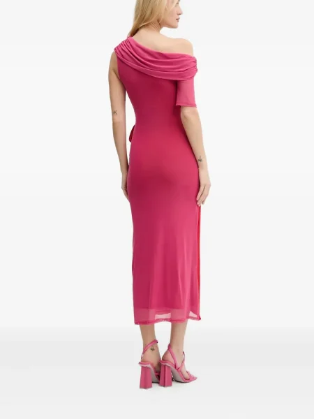 Rochie midi Never Fully Dressed până la genunchi cu un umăr gol de costum roz