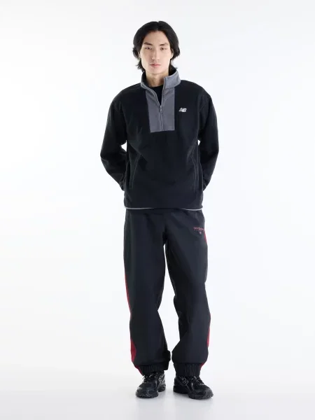 Свитер New Balance черный