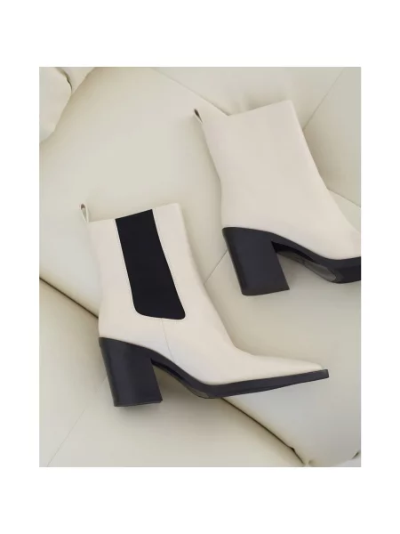 Козаки шкіряні молочні Estro білі