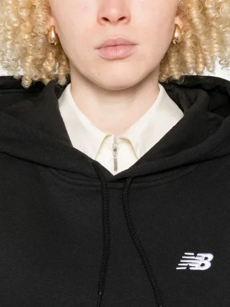 Tricou New Balance cu broderie cu decolteu rotund negru