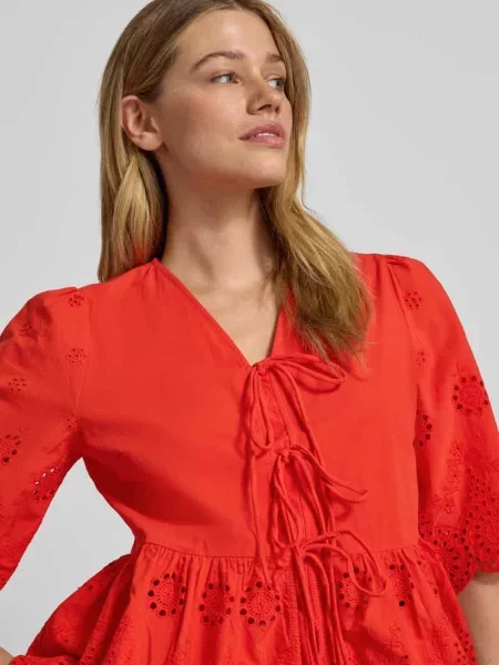 Bluzka o kroju regular fit z haftem angielskim model Cornelia' Y.a.s czerwona