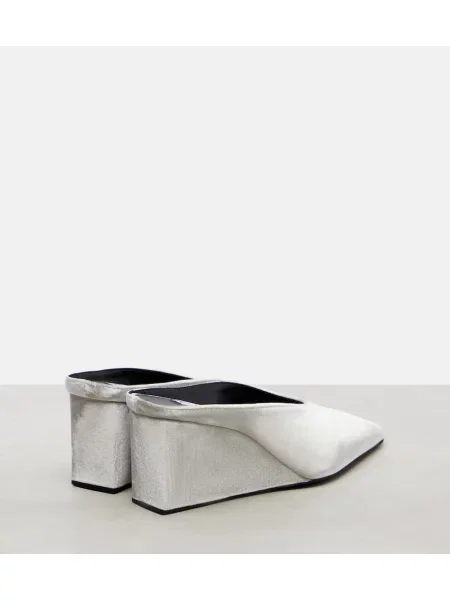 Pantofi cu toc Alaïa de catifea cu pană negru
