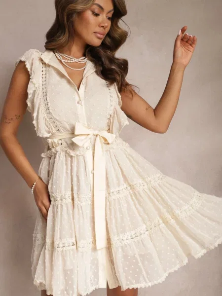 Jasnobeżowa Koronkowa Sukienka Koszulowa z Falbankami i Wiązanym Lucerna beżowa