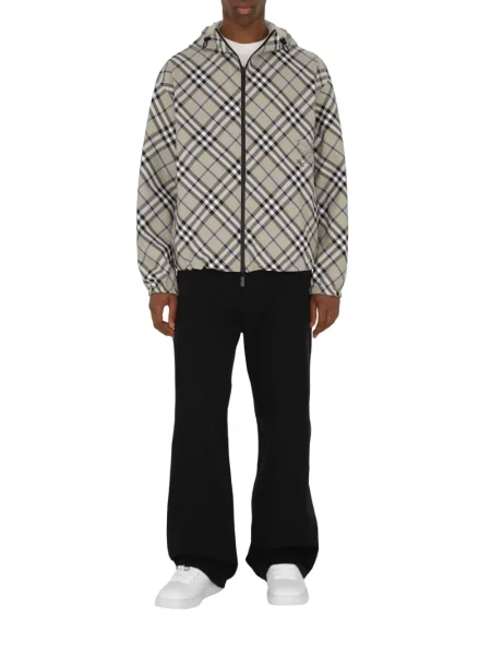 Geacă Burberry în carouri cu glugă