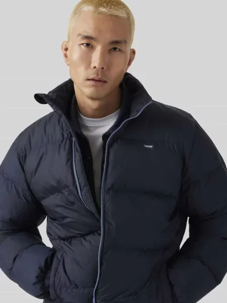 Kurtka puchowa z kołnierzem stojącym krój regular fit Levi's granatowa