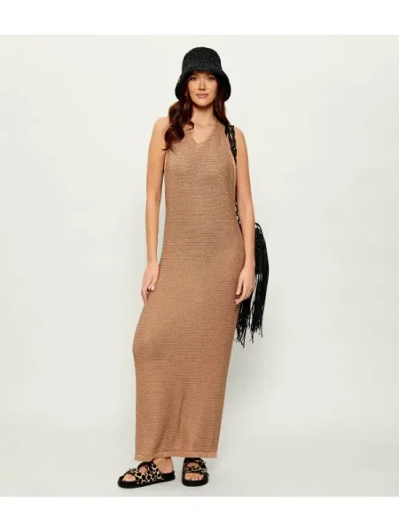Elisabetta Franchi De in rochie bej