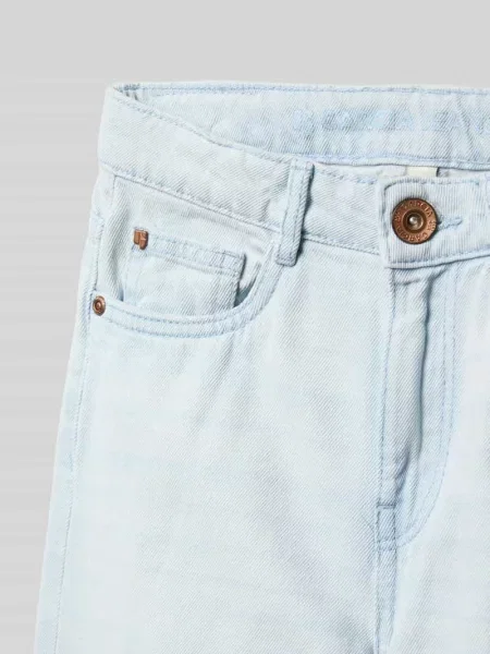 Jeansy o kroju straight fit z detalami z logo Garcia