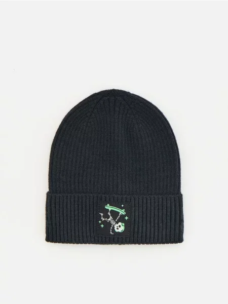Reserved Čiapka s potlačou svietiacou v tme čierna