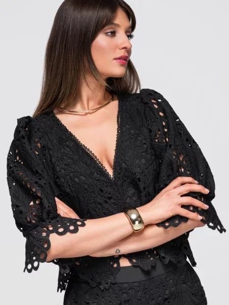 Bluză Edoti cu broderie negru
