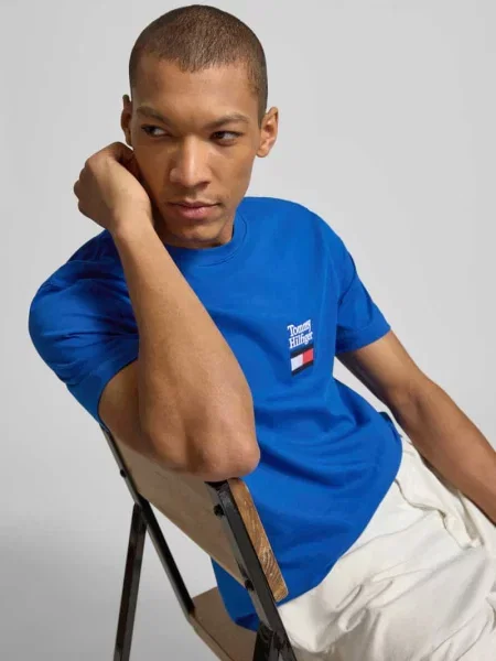 T-shirt z czystej bawełny w kroju regular fit model BRAND LOVE TEXT' Tommy Hilfiger niebieska