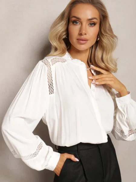 Cămașă din cu Guler Înalt și Inserții de Dantelă la Umeri Meami albă