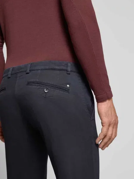Chinos o kroju slim fit z mieszanki bawełny Bugatti niebieskie