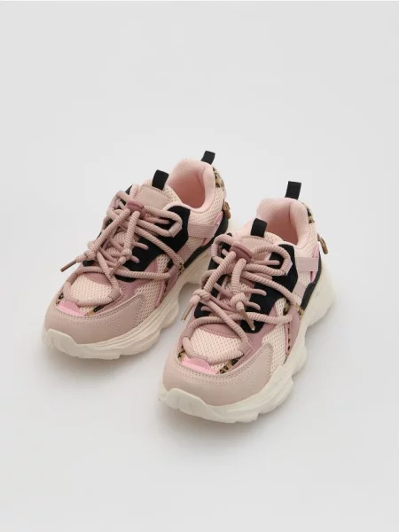 Reserved Buty sportowe pastelowy róż