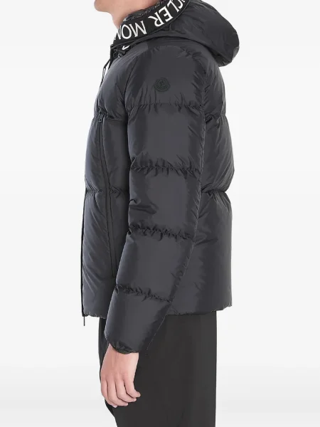 Kapucnis dzseki Moncler fekete
