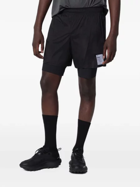Pantaloni scurți Satisfy negru