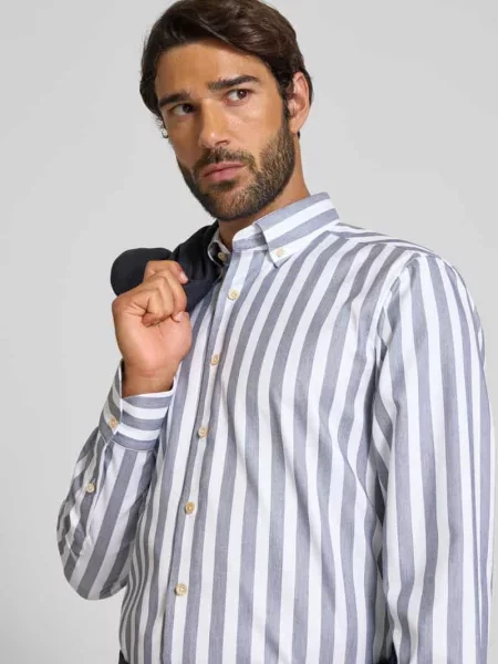 Koszula casualowa o kroju slim fit z kołnierzykiem typu button down model ‘Sergio’ Olymp Signature Slim Fit granatowa