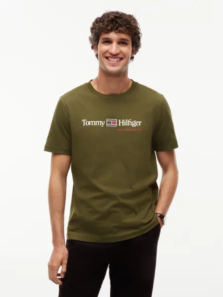 TOMMY HILFIGER Tričko BRAND LOVE námornícka modrá / olivová / čerešňová biela