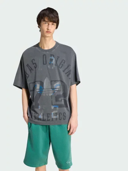 Футболка adidas сірий
