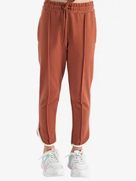 Tommy Life Hlače TOMMY Sweatpants mit Baumwollmischung hrđavo crvena