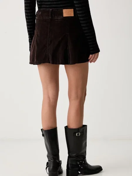 Levi's spódnica sztruksowa INVERTED PLEAT MINI brązowa