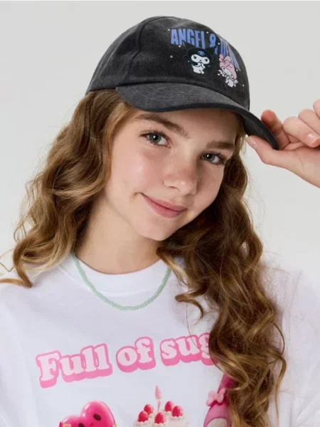 Sinsay Čepice s kšiltem a s potiskem Kuromi and My Melody šedá