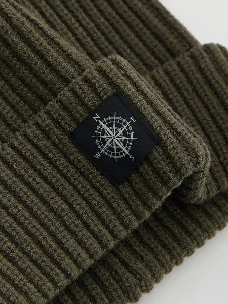 Шапка Reserved зеленая