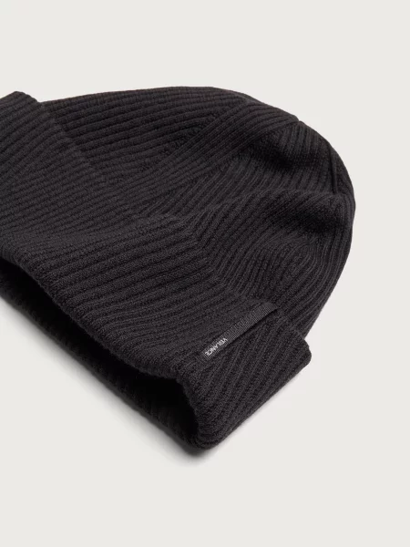 Czapka z daszkiem Arc'teryx Veilance czarna