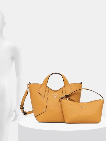 Кожаная сумочка Guess