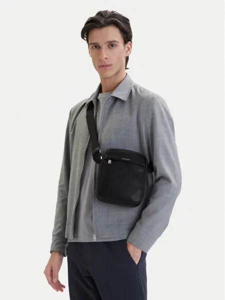 Calvin Klein Torba preko ramena crna