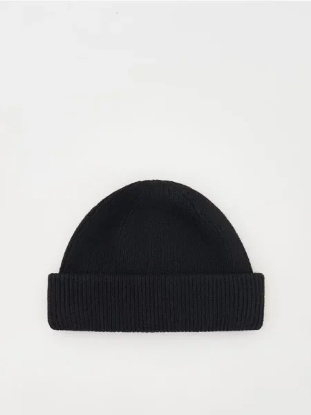 Шапка Reserved черная