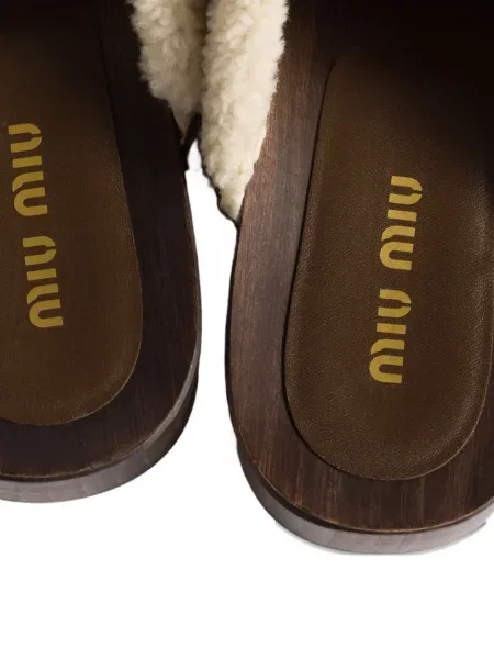 Papuci tip mules Miu Miu din piele de căprioară maro