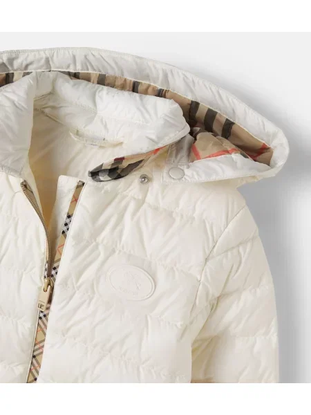 Gyerek pehelydzseki Burberry fehér